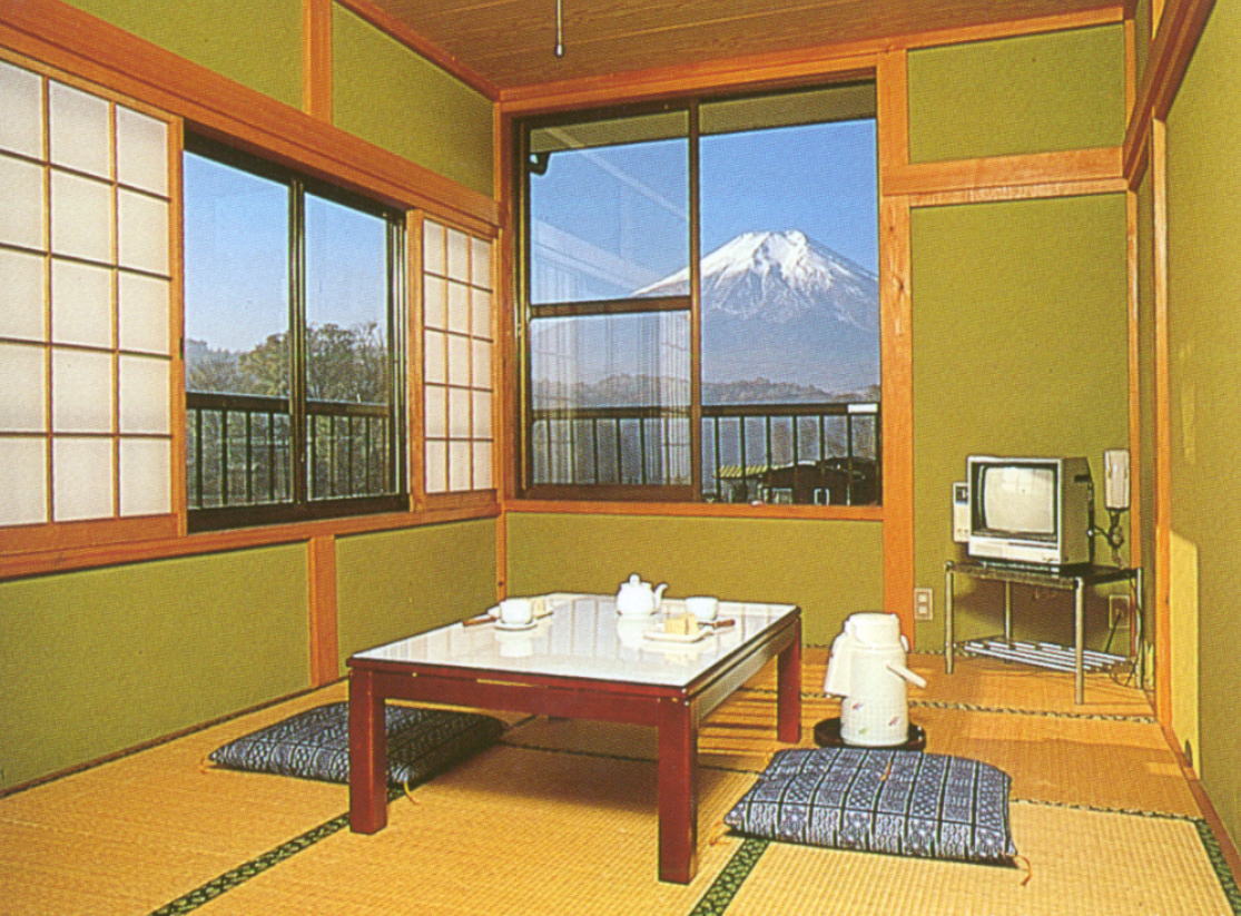 忍野 松籟荘客室